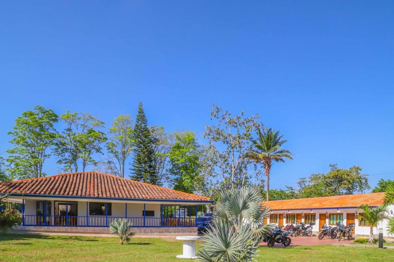 Hotel Campestre Santa Lucia Montenegro Exterior photo